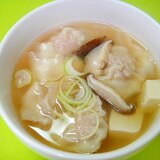 ワンタンと豆腐のスープ
